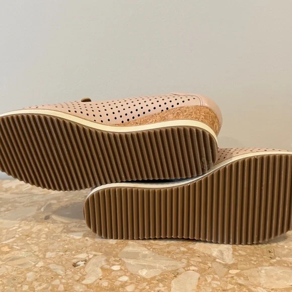 Adrienne Vittadini Light Pink Perforated Wedges - Picture 3 of 3